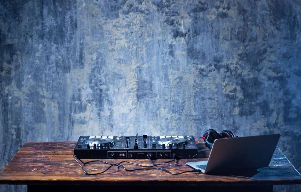 Booking The Right DJ For Your Wedding Hustle Events Entertainment DJ Service Laguna Beach Newport Beach DJ Hustle